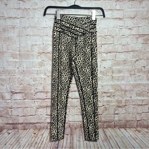 Nwt Muscle nation leopard cross cross woast legginsg size small